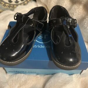 Girl’s Black Patent Stride Rite Susie T-Strap Shoes - Sz 11 Toddler